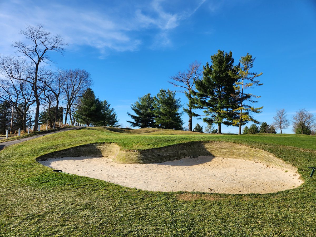 SerafinGolf's tweet photo. If you're in central Ohio and have the itch to play those @TheOpen bunkers. Try a round @kyberrungolf . #SerafinGolf #golfcoursedesign #golf https://t.co/NLpa6L1dPg