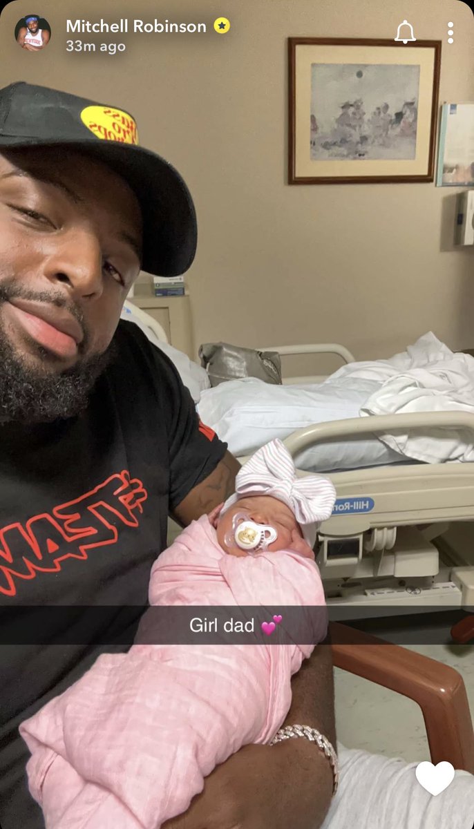 KnicksMuse's tweet photo. Congrats to Mitchell Robinson on the birth of his daughter! https://t.co/ESXs7TizXx