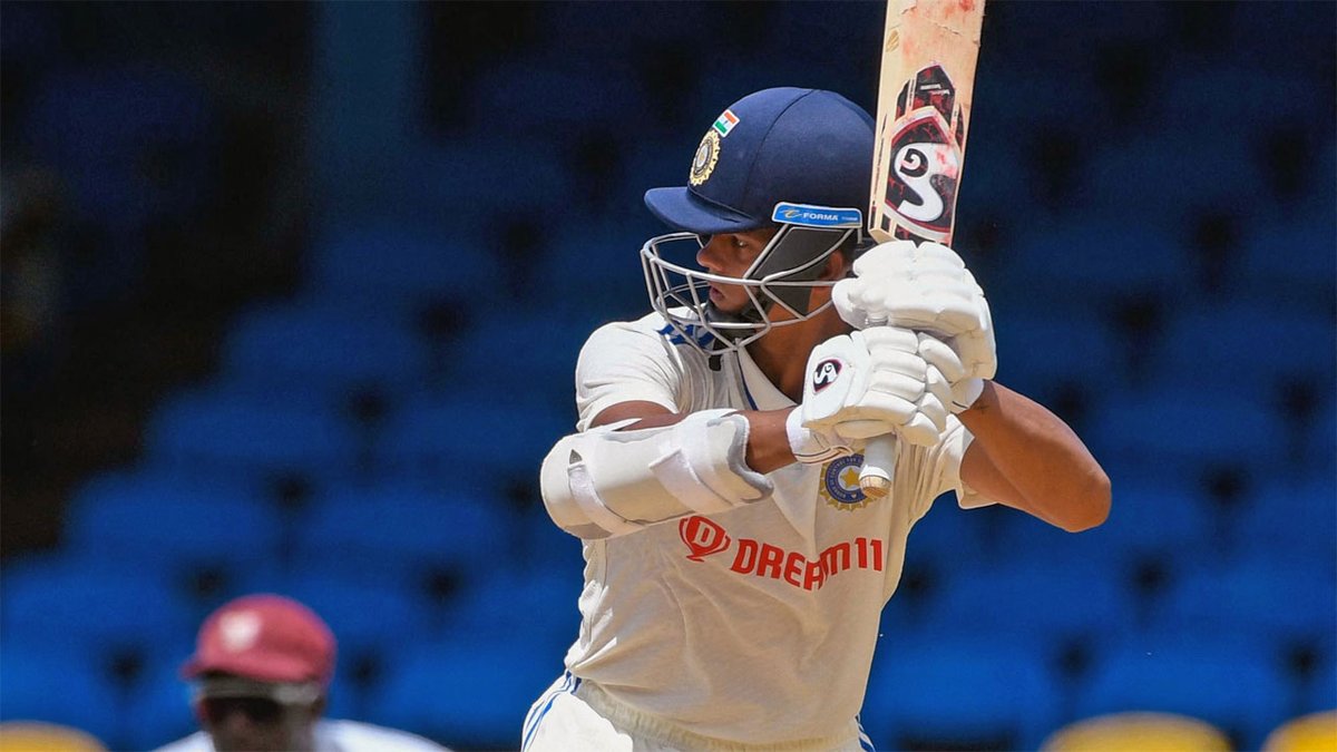 mufaddal_vohra's tweet photo. India record the fastest 100 runs in Test cricket history - 12.2 overs. https://t.co/ayHY8KmtuJ