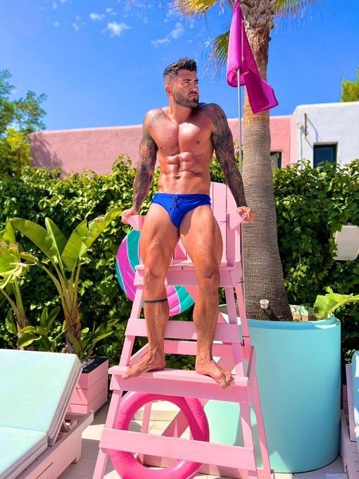 Where&rsquo;s Barbie ? I&rsquo;m sat in her seat https://t.co/AvSfsUptz6