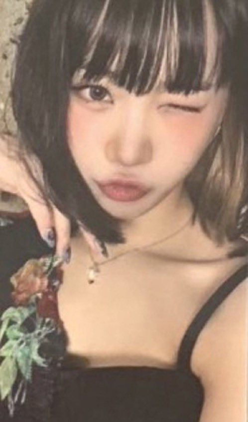 miumuin's tweet image. ᶻ 𝘇  #muimart 

assorted chaewon pcs ᵎ﹖

◞ ﾟ ⭑ ₊  prices in alt + pf
 ִ  𖦹 ⸜  steal basis but can tingi
    ⸝⸝ 　 rcbyt ppui.carrd.co 

⌗ wts lfb ph le sserafim unforgiven antifragile sourbelt bdm yes24 mukor ums luckydraw ld pws pst r2 weverse vce wev