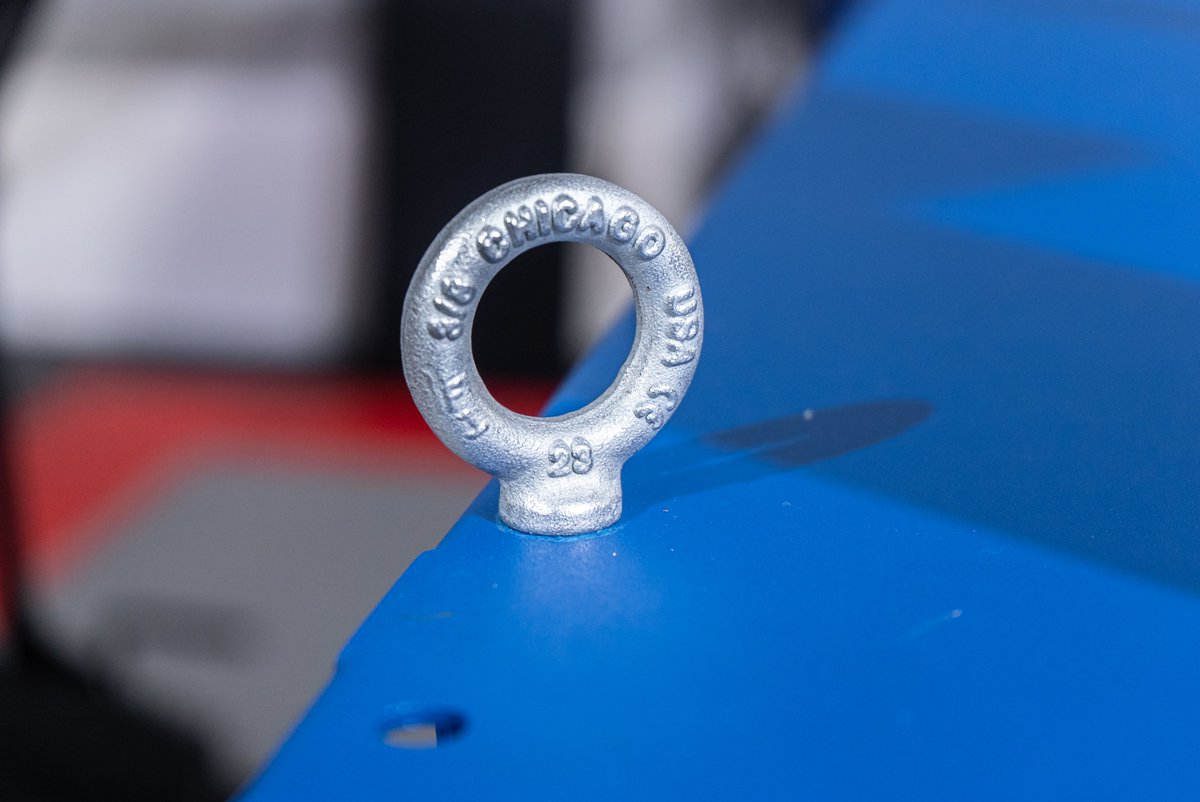 CycleShopTools's tweet image. Two #Americanmade eyebolts are included with every #HMC #bikelifttable 
Use these to strap your bike to the table while working on it.