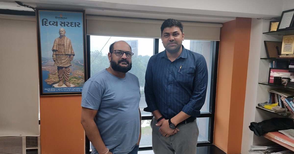PROCUG1's tweet photo. जनसंपर्क अधिकारी सुनील शर्मा ने रविवार को 'गुजरात इनफॉर्मेशन' के डिप्टी डायरेक्टर श्री हिमांशु उपाध्याय, 'द हिंदू' के श्री राकेश लिंगा, 'अहमदाबाद मिरर' की श्रीमती नेहा अमीन, 'दिव्य भास्कर' के संपादक श्री देवेन्द्र भट्ट से मुलाकात कर सीयूजी की अकादमिक उपलब्धियों की जानकारी दी। https://t.co/EZZY8THBlT