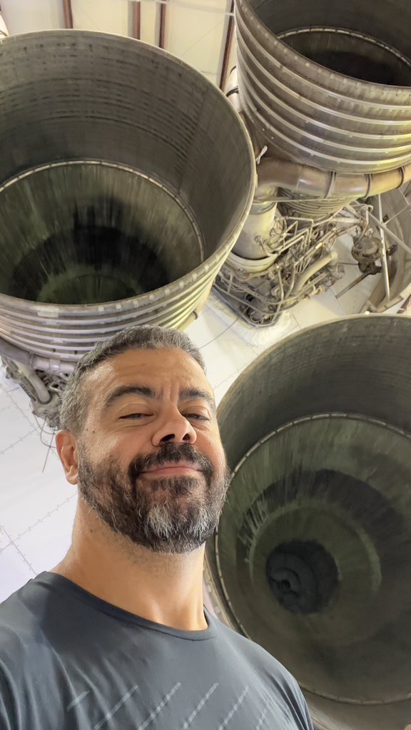 carloscruel's tweet photo. Em Houston, tirando férias das férias das férias. #NasaSpaceCenter https://t.co/rCNvkXMeVd