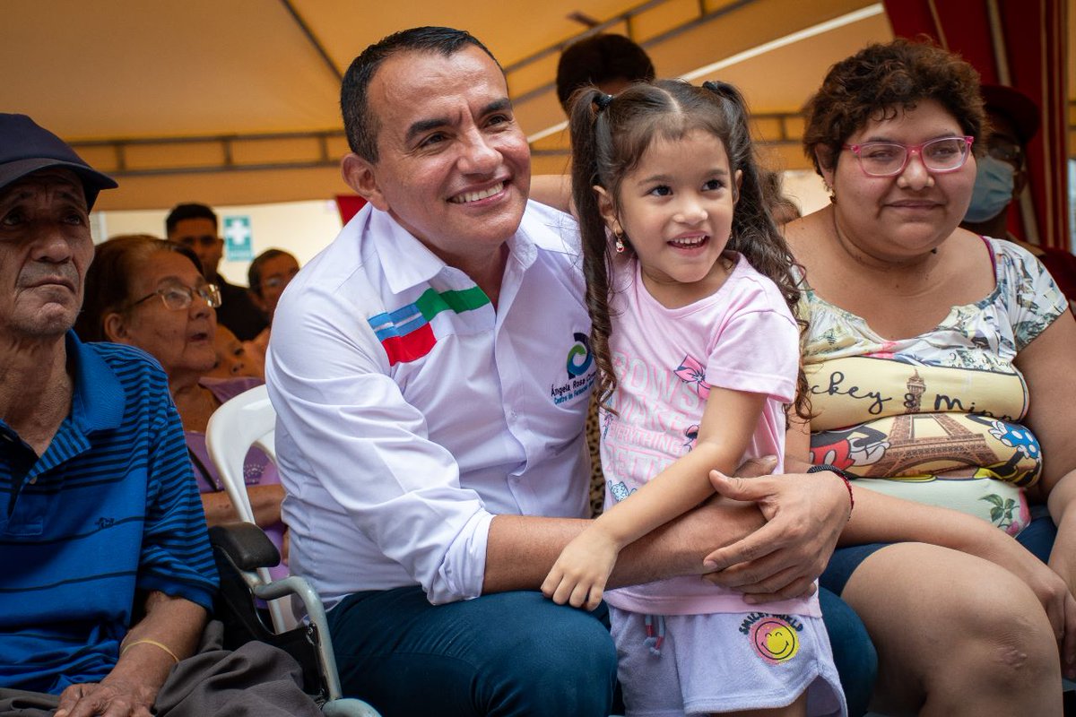 PortoviejoGAD's tweet photo. Salud especializada y gratuita para la gente. 2.000 atenciones médicas y medicinas entregadas en la quinta brigada en San Pablo. #ProgramaVida
También, 180 perros y gatos atendidos con 455 servicios de desparasitación, vitaminas y vacunas en la brigada animalista. #CrecemosJuntos https://t.co/7x3FF3ETiF