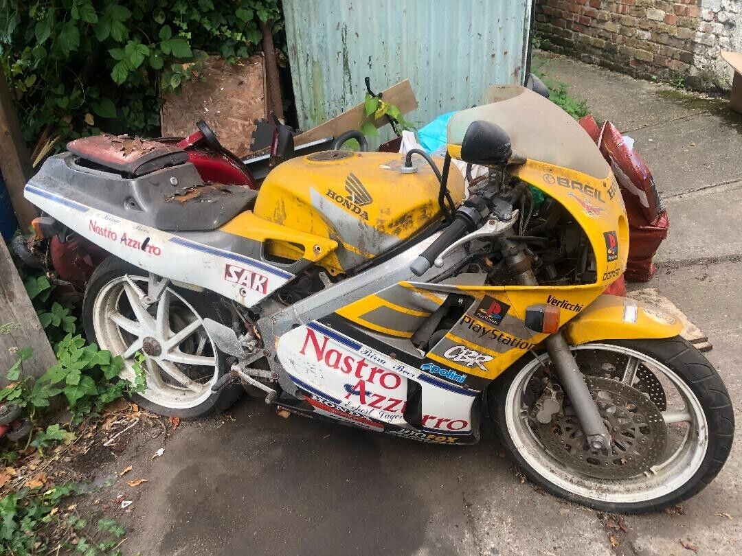 BarnFindsUK's tweet photo. Ad - This week's Top 5 Bikes - No.1
Honda VFR400R NC30
On eBay here -->> https://t.co/qiOEjkKMAL
#Top5Bikes #HondaVFR400RNC30 #Motorcycles #BikeLovers #MotorcycleEnthusiast #RidingGoals #DreamBike https://t.co/XOUQob720g