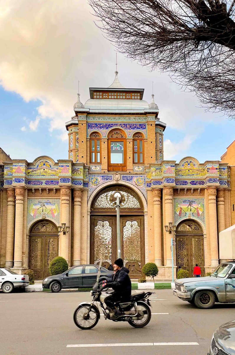 イラン旅行は何日あれば最適?もちろん長い分に越したことはないが、折角行くのであれば10日間は欲しいところ。金曜の夜出発→日曜の夕方帰国で10