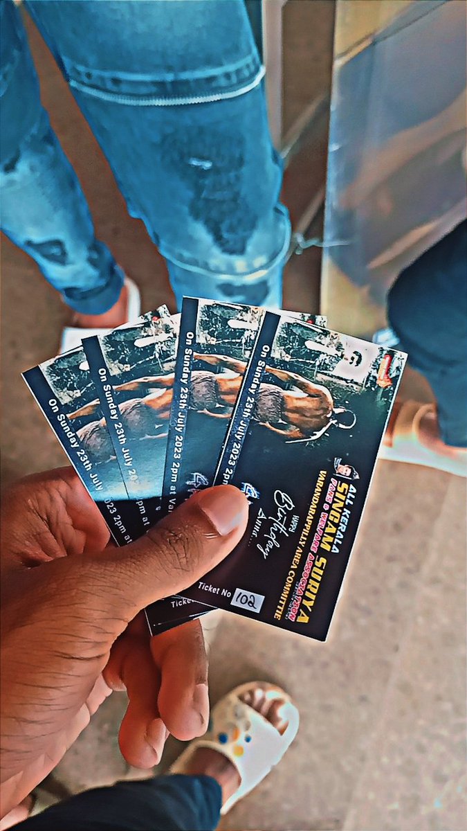 chris_chris tweet media