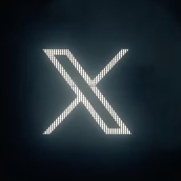 PopCrave's tweet image. 🚨 x.com now redirects to Twitter, marking the imminent rebranding of the platform.