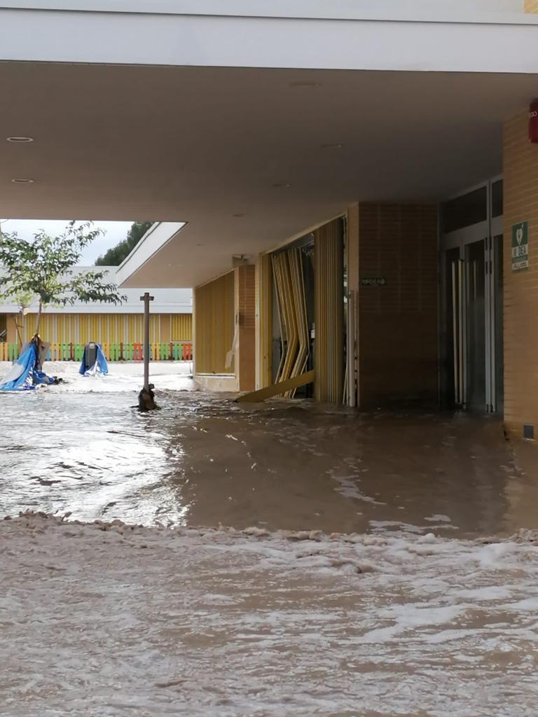 No podemos permitir que se siga reconstruyendo el colegio como si no hubiera pasado nada. 

<a href="/GobAragon/">Gobierno de Aragón</a> <a href="/aragontv/">Aragón TV</a> <a href="/zaragoza_es/">AyuntamientoZaragoza</a> <a href="/sumar/">Sumar</a> <a href="/PSOE/">PSOE</a> <a href="/VOX_Europa_/">VOX Europa</a> <a href="/ppopular/">Partido Popular</a> <a href="/elprogramadear/">El Programa de Ana Rosa</a> <a href="/jordievole/">Jordi Évole</a> <a href="/navedelmisterio/">Iker Jiménez</a> <a href="/Sergio_RG_Geo/">sergioR</a> <a href="/ChuecaNatalia/">Natalia Chueca</a> <a href="/DStyleZgz/">Dstyle Zaragoza</a> <a href="/ecologistaszgz/">Ecologistas en Acción Zaragoza</a> <a href="/AMPACdelBosque/">AMPA Claros del bosque del CEIP María Zambrano</a>