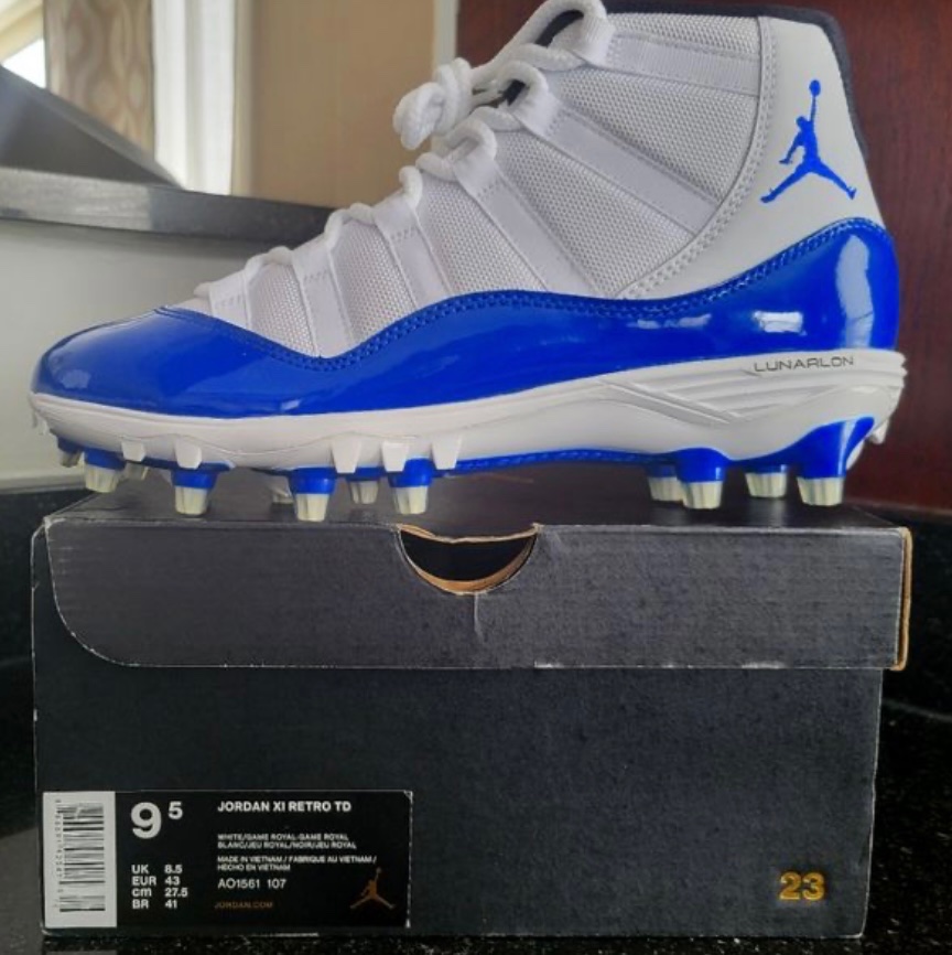 FoundMyWayInc1's tweet image. 👀🏈🔥🏈🔥 In your team colors ‼️ #footballswag  #Fridaynightlights #Loadingsoon