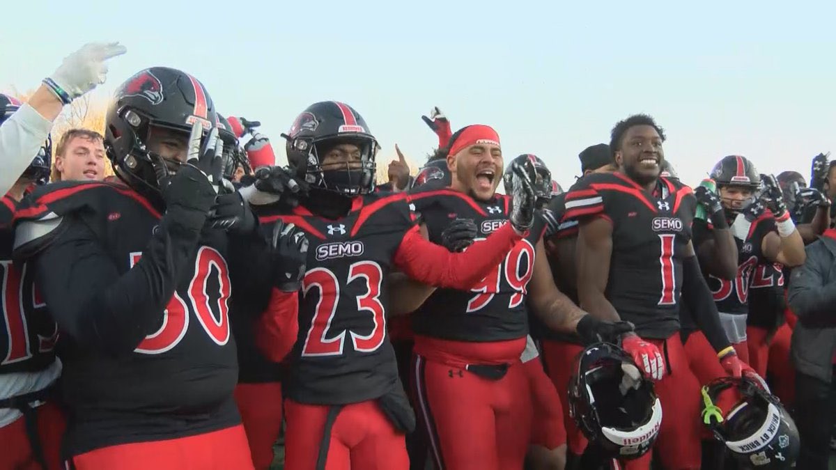 D1__Brandon's tweet photo. #AGTG I AM HEAVILY BLESSED to receive an offer from Southeast Missouri State University❤️🤍@DrudikJd @Coach_QuinJones @SEMORedhawks ! #GoHawks @StaplesCenter99 @MiddleCollegeFB @TheRealBulldogs https://t.co/GuUeGYd3NH