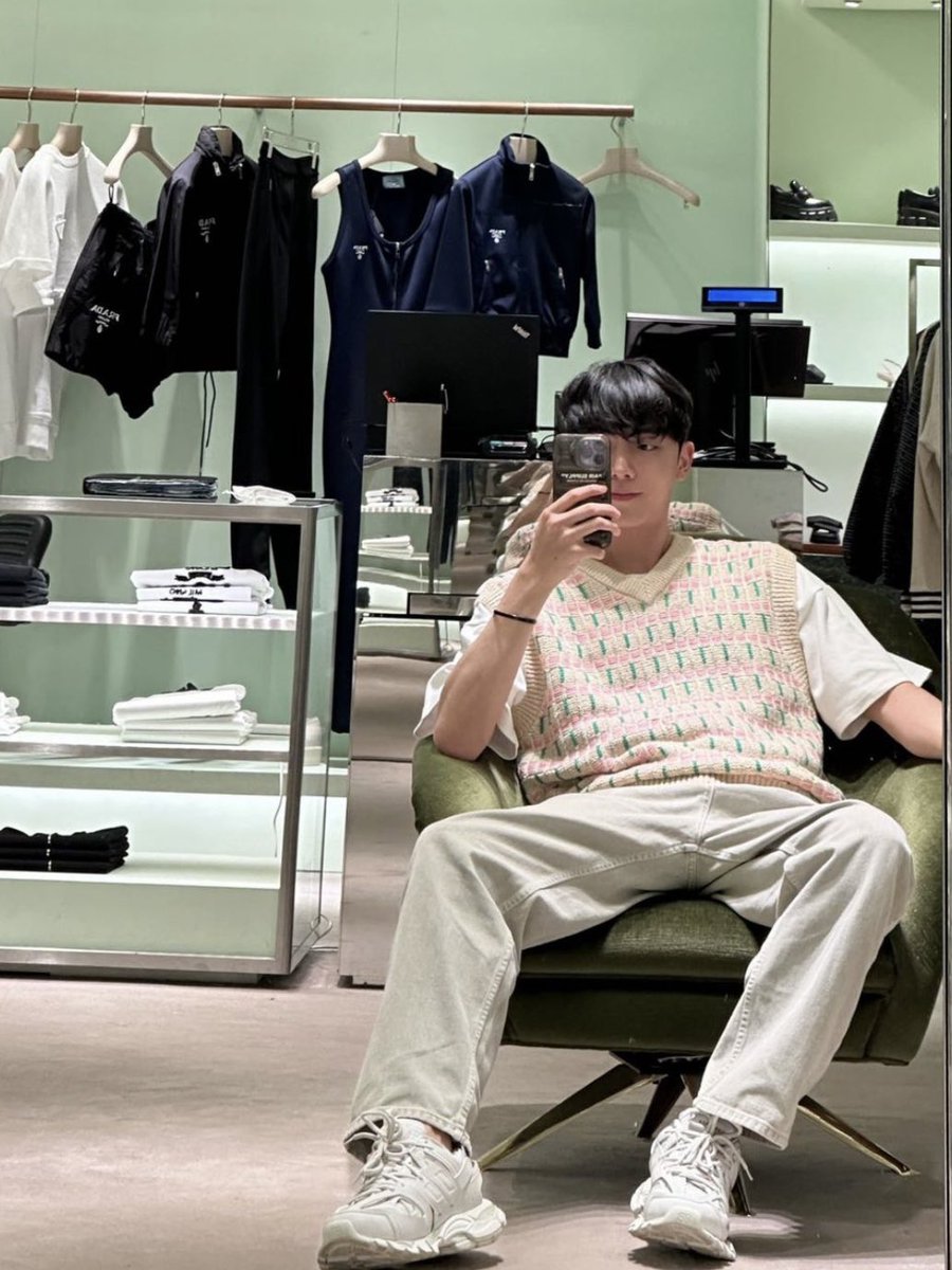 Jeff_official93's tweet photo. คุณชาย🤴
 IG: story update 

#jefferyratchaphon
#jeff_eskape 
#fyfy https://t.co/1oJSF7jdIo