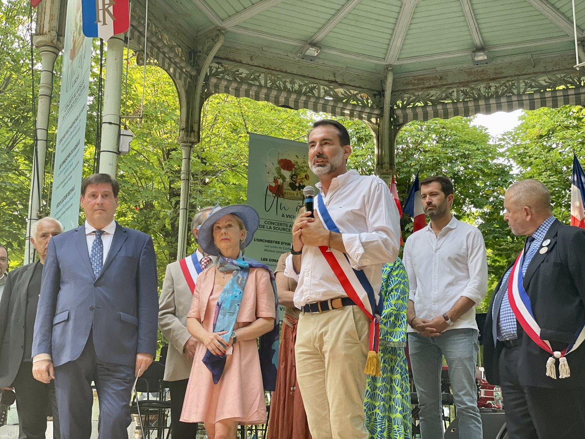 [#AnniversaireUNESCO2023] 🎙️Au Kiosque à musique, @Aguilera_Fred, Maire de Vichy, remercie la délégation autrichienne de Baden bei Wien, venue fêter avec nous le deuxième anniversaire de l’inscription des Grandes villes d’eaux d’Europe au Patrimoine Mondial de l’UNESCO.