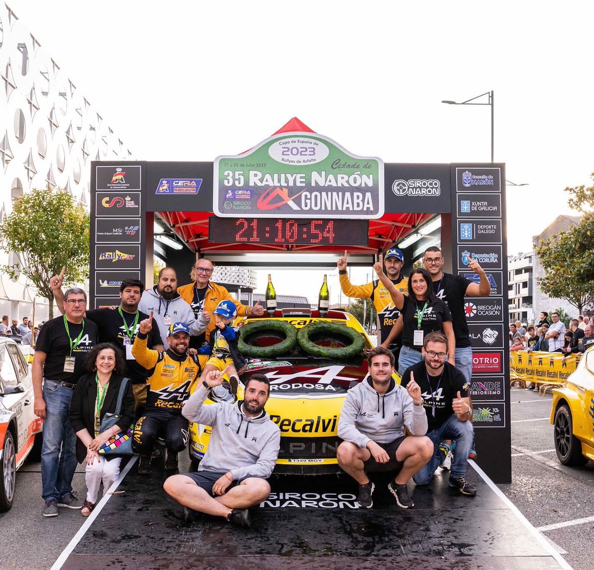 VICTORIA🍾🍾🍾

Primera victoria del Alpine Recalvi Rally Team en España y mi primera victoria absoluta desde que llegué a Renault Group en 2014‼️ Desde el año 2006 (Clio S1600 Fuster-Medina) no lográbamos ganar un Rallye del nacional👊👊👊