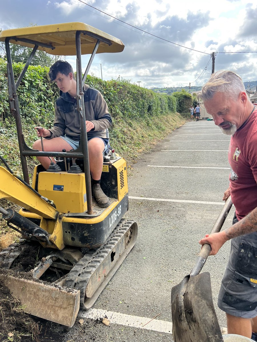 Busy afternoon for the brethren and families of the Cardigan lodges. <a href="/TeifiLodge/">Teifi Lodge 4648</a> and Frenni got together to cut hedges back, and have a general tidy up, ready for the next Masonic season! <a href="/JamesRossAJR/">PGM West Wales MEGS</a> <a href="/DirkdenH/">Dirk den Hartog</a>