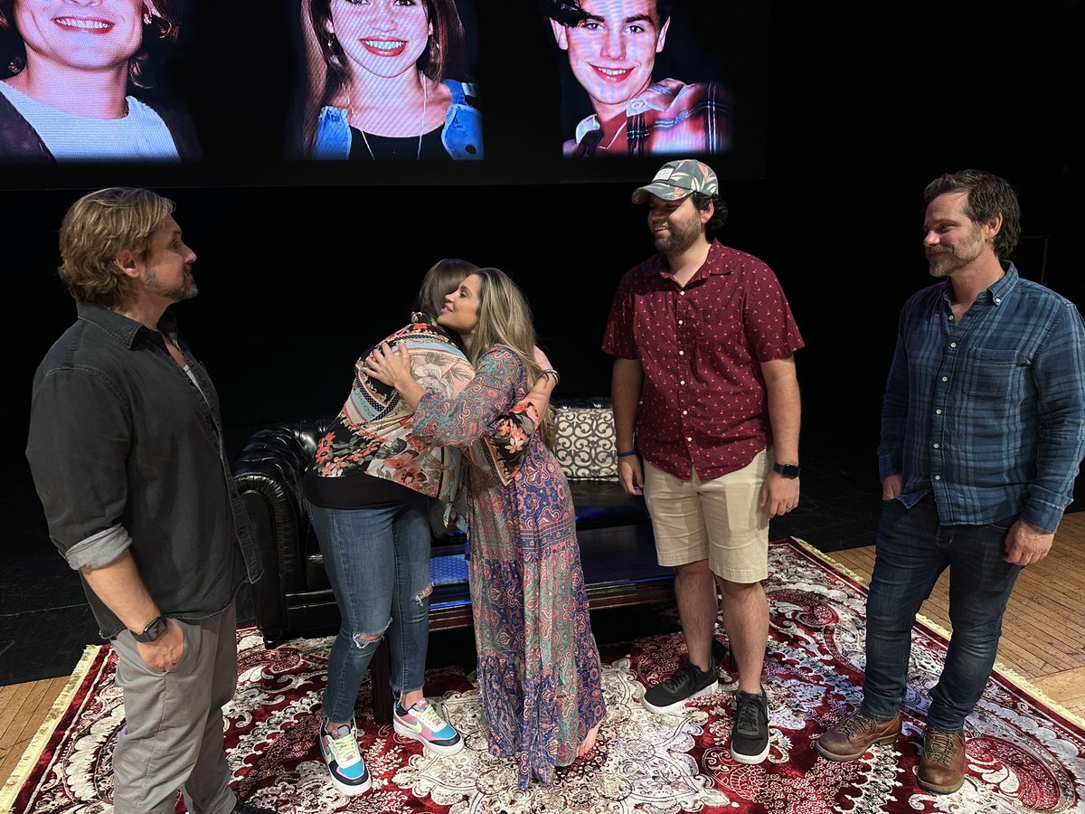 KellyokeCup's tweet photo. Love you forever @daniellefishel 🫶🏻  love this cast so much! A dream since I was 9!  #BoyMeetsWorld https://t.co/dJg0BaI7Wj