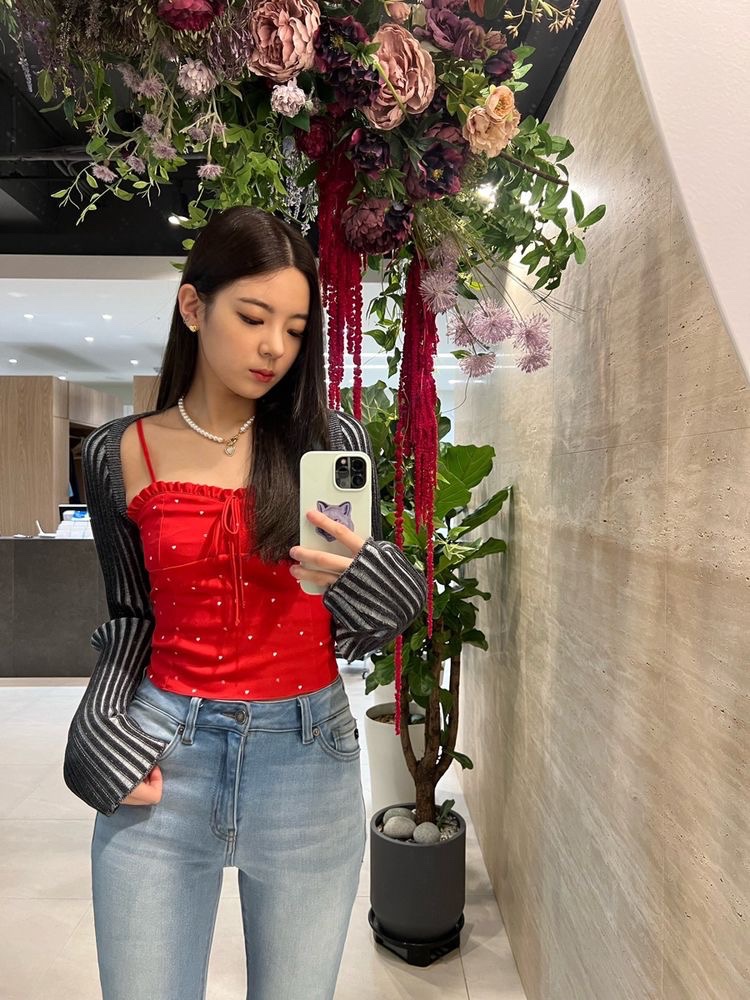 happy sunday everyone ♡ make sure to drink water and eat well today!