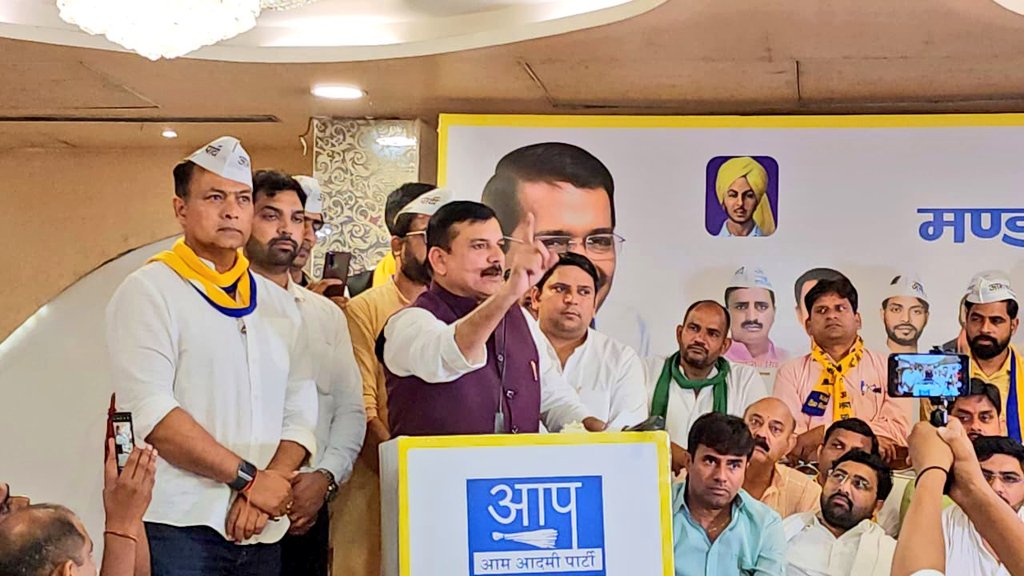 NeelamYadavAAP's tweet photo. ग़ाज़ियाबाद जनपद में सांसद @SanjayAzadSln जी की गरिमामयी उपस्थिति व प्रान्त अध्य्क्ष भाई @dhaka_somender  जी जिलाध्यक्ष भाई @sachinsharmaAAP,के नेतृत्व में मेरठ मंडल AAP का विशाल कार्यकर्ता सम्मेलन सम्पन्न हुआ 
संगठन को शहर. शहर गांव-गांव में मजबूत करना हम सबका लक्ष्य है https://t.co/GC1aykys00