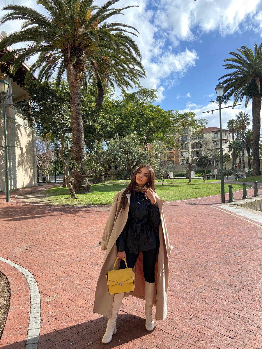Laylahg_'s tweet photo. Lunch date 💛 https://t.co/syztOfNGk3