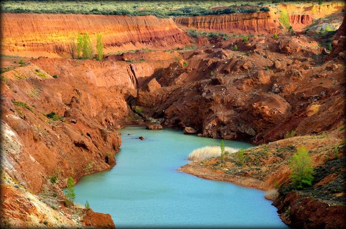 IGEAR_Aragon's tweet photo. #SierraMenera es una de las cadenas montañosas que se enclavan en el #SistemaIbérico.
El término proceder del latín "miner" por la abundancia de minerales y vetas que se explotaron desde la época celtíbero-romana.
📷 @ComarcaJiloca - Minas de Ojos Negros https://t.co/hkwGzzxPt5