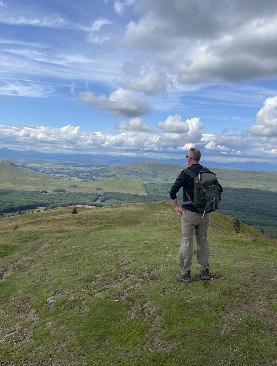 Exploring the eastern Campies today 🏴󠁧󠁢󠁳󠁣󠁴󠁿

View from Meikle Bin, Carron Valley with the Arrochar Alps in the foreground.

Always feels good to be out on the hills in nature 🍃🏔️
#campsies #meiklebin #hillwalking #hillwalkingscotland #walkclimbski #outinnature🌱 #befituddingston