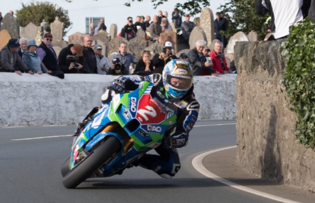 StephenOWC33's tweet image. The late Alan Connor, Dean Harrison, Davey Todd and Michael Dunlop during this year's Southern 100 practice
#Southern100 #RoadRacing #RIPAlan 

📸 C Price