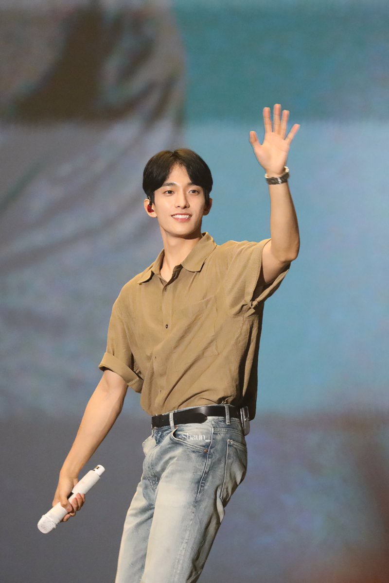 qtdkyeoms's tweet photo. dokyeom in this fit >>>>> https://t.co/V89t1Gt9qU