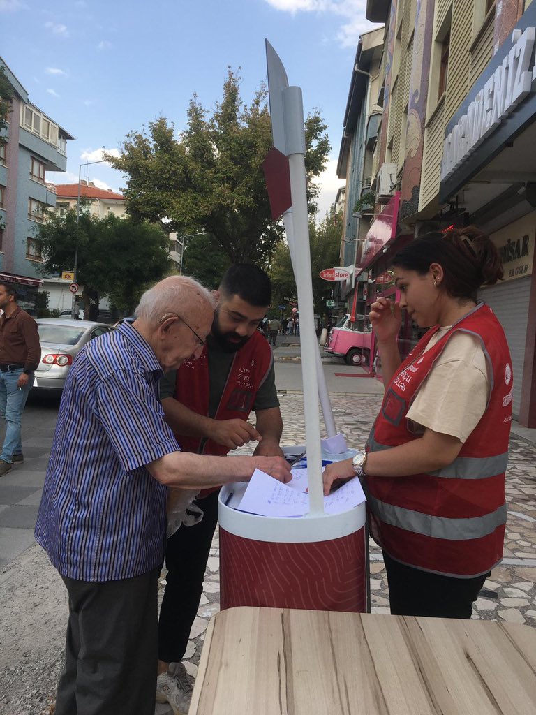 📍Aydınlıkevler Mahallesi 

 Gelen zamlara tepki olarak imza kampanyası başlattık.
<a href="/TolgaTurgut_06/">Tolga Turgut</a> <a href="/CHPGencAnkara/">CHP Ankara Gençlik Kolları</a> <a href="/gencosmankillik/">Gençosman Killik</a> <a href="/chpgenclikgm/">CHP Gençlik Kolları</a>