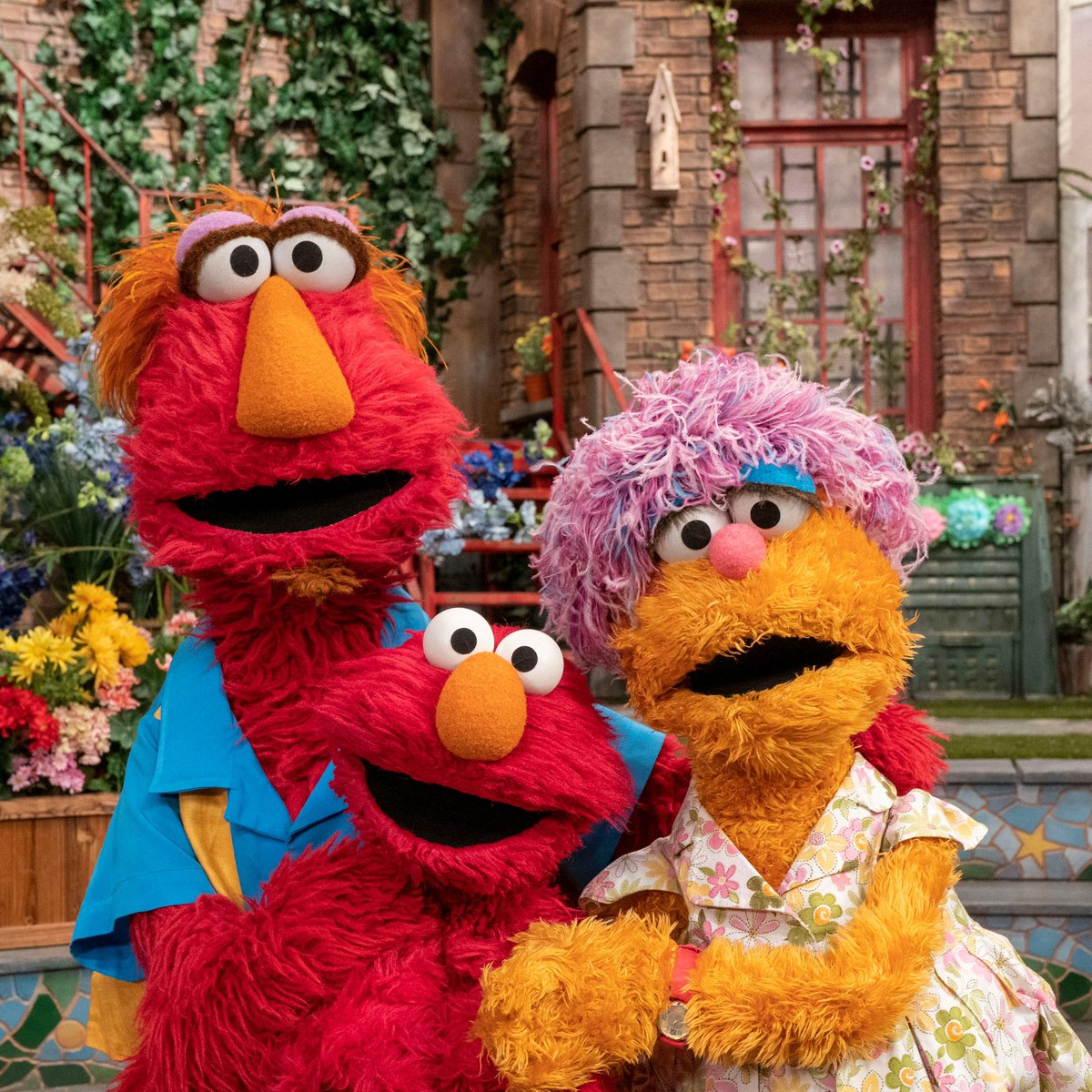 elmo's tweet photo. Happy #ParentsDay, everybody! Thank you to all the grown-ups that make us little monsters feel happy and loved. Have a great day! ❤️ https://t.co/Mw9FPGXAfC