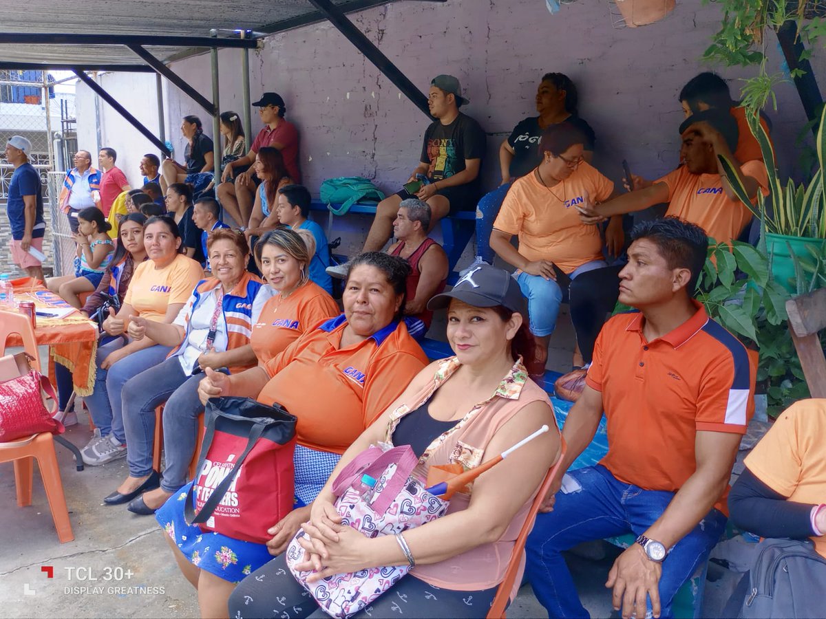 GanaIlopango_O's tweet photo. Y sigue avanzando la fase eliminatoria de nuestro torneo, nuestro candidato a concejal Don Eduardo Inglés compartiendo con los asistentes y nuestra familia GANA Ilopango apoyando a los equipos participantes.
#SomosGANA #ganailopango #TorneoRelampago #papifutbol #sansalvadoroeste https://t.co/w5K88xwwWC