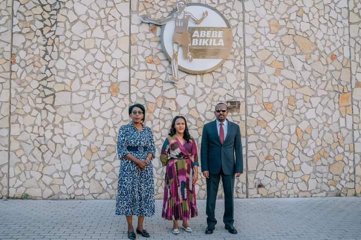 MoPD_Ethiopia's tweet photo. ሻምበል አበበ ቢቂላ የሃገር ኩራት ምንጭ ነው ሲሉ ጠቅላይ ሚኒስትር ዐቢይ አሕመድ(ዶ/ር) ገለጹ።

 በዓለም አቀፍ መድረክ ላይ ለዘመናት የኢትዮጵያን ስም ያስነሣ እና ለአፍሪካውያን አትሌቶች በር የከፈተ ዕንቁ ሯጭ ነው ሲሉም ገልጸዋል። 1/2 https://t.co/gSSDY8NI6q