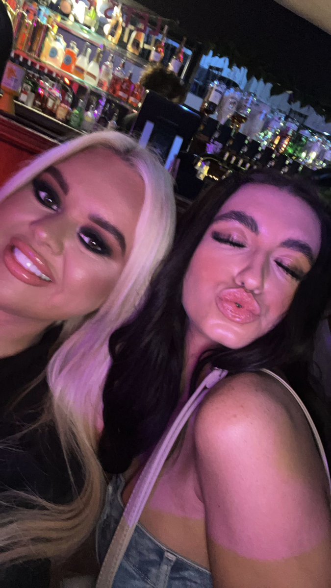 🦋Amber🦋 (@amberlarkinx) on Twitter photo 