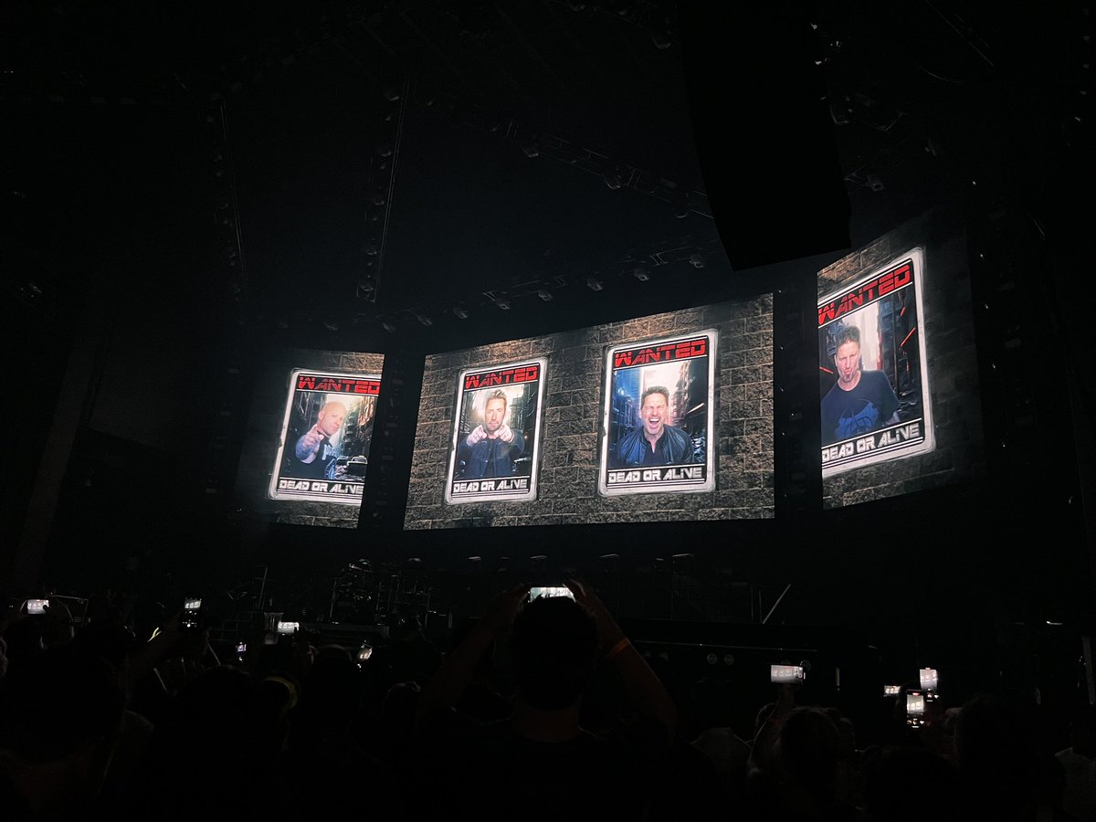 DJStash254's tweet photo. The Greatest Meme Band Of All Time Still Rocks Nickelback With Brantley Gilbert In Dallas T× #nickelback #brantleygilbert #rockmusic #Dallas https://t.co/IhHSH2QmbE