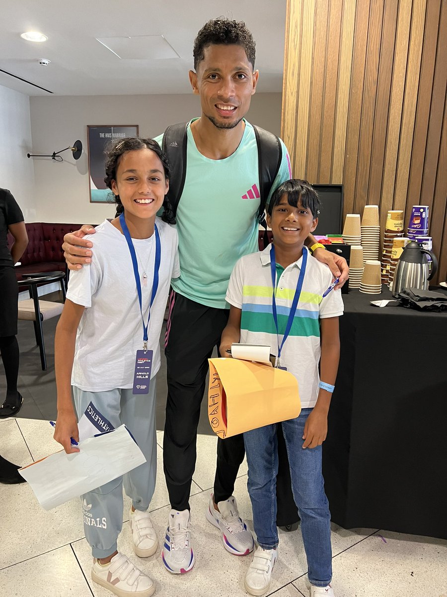 Bali Muralidhar (@vcbali) on Twitter photo <a href="/London_DL/">London Athletics Meet</a> 2. Kids ridiculously excited to see <a href="/WaydeDreamer/">Wayde van Niekerk</a>!!! <a href="/London_DL/">London Athletics Meet</a> 2. Kids ridiculously excited to see <a href="/WaydeDreamer/">Wayde van Niekerk</a>!!!