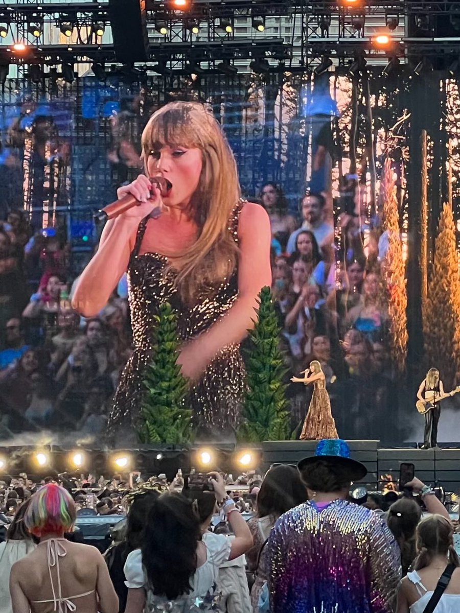 laynie_tv's tweet photo. WORTH IT. Went solo, Lime scootered 3.5 miles and bought last min tickets. Also got No Body, No Crime???? With HAIM !!! yeah, everyone will be hearing about this. #ErasTour https://t.co/fu4NboJz1S