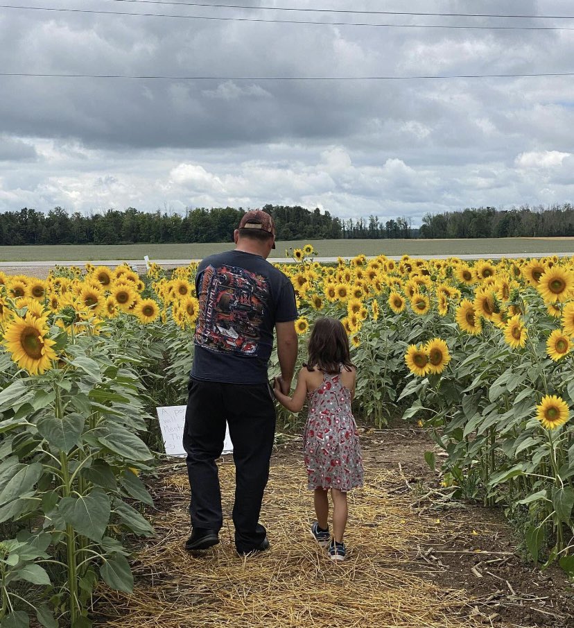 JoannaMWallace's tweet image. The Sunflowers 🌻 at the Kadylack Farm Sunflower walk are about to bloom and we need volunteer Sunflower Ambassadors! Joy, insta worth pics, vol hours and a free pass all come with the job. Let me know if you or anyone you know is interested in signing up. Opens July 28!