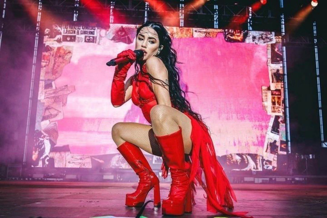 liaxespos's tweet photo. GOD IS A WOMAN https://t.co/8VyEJRc22w
