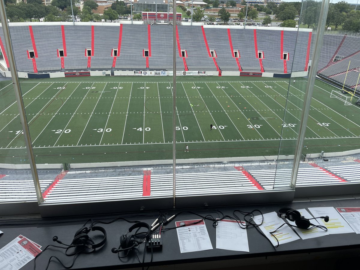 There will be two broadcasts for tonight’s match!

Radio w/ Texas United broadcasters <a href="/ian_napetian/">Ian Napetian</a> and <a href="/nicholas_waley/">Nicholas Waley</a>: youtube.com/watch?v=DmC9ur…

Little Rock rangers video broadcast: elevensports.com/en/view/event/…