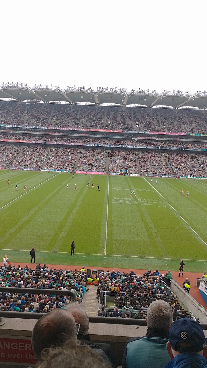 It was a privilege to witness a brilliant Limerick team create history @CrokePark today as they achieved the Four In  A Row
Limerick join 
🔴⚪ CORK 
1941 - 1944
⚫🟡 KILKENNY 
2006 - 2009  
#AllIrelandFinal
#Limerick 
#kilkennyvlimerick 
#fourinarow 
#DriveForFive 
#JPMcManus