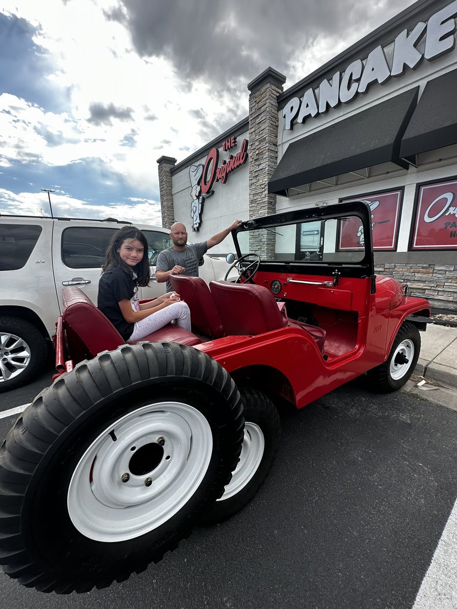 dirtandcoffee's tweet photo. Which jeep??? ➡️ to get delish Sunday breakfast ❤️☀️🥓🥞🍳
.
📸 1960 CJ-5
.
#jeep #cj5 #breakfast #redjeep #jeepgirl #jeepfamily #jeeplife #filam #filamkid #jeepgirl #weekendvibes #whichjeep #whichjeeptotake #theoriginalpancakehouse #toph #sundaymornings https://t.co/NWbvaQhXtp