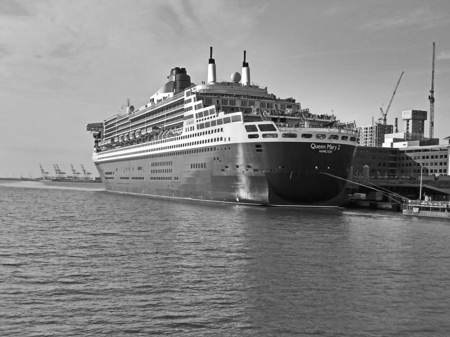 LIVERPOOL.
The Pier Head hosts Cunard's Queen Mary 2.
#Liverpool #Cunard #QueenMary2 #RiverMersey #blackandwhitephotography #PierHead