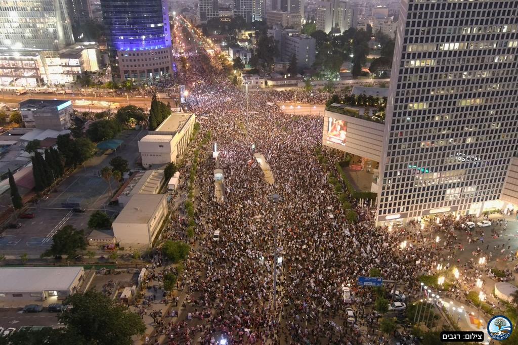 KastelMoti's tweet photo. תמונות מדהימות מקפלן, ת"א. העם דורש רפורמה משפטית. https://t.co/55LQguZIiO
