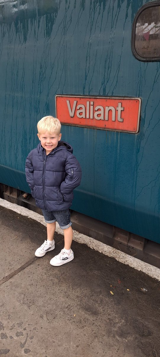 Boys afternoon down <a href="/eastlancsrly/">East Lancashire Railway</a> behind <a href="/Valiant50015/">Valiant50015</a> what a top loco! <a href="/elrdiesel/">ELR Diesel Group</a>