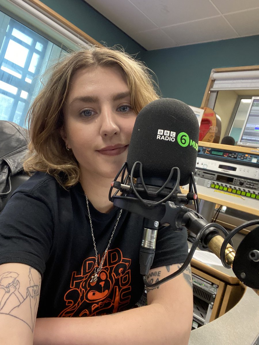 v happy to be back on @BBC6Music rn asking for ur favourite duets on #np6music

join meeeee bbc.co.uk/sounds/play/li…
