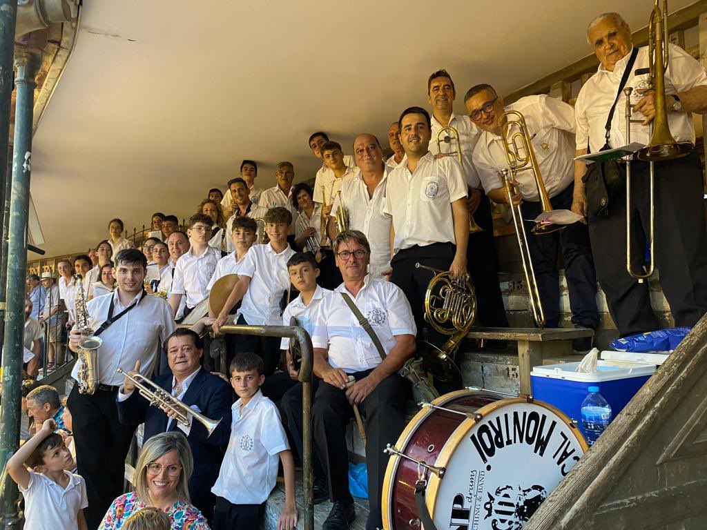 TorosenelMundo_'s tweet photo. AGRADECEMOS al MAESTRO @jeronimocasma Jerónimo CASTELLÓ Director de la Banda de Música de @plazadevalencia la deferencia de haber interpretado  el pasodoble Por José Mata -escrito por el Maestro Lorenzo Gallego Castuera- dedicado a nuestro director Pepe Mata @PERIODISTAURINO tras caer el segundo toro de la tarde