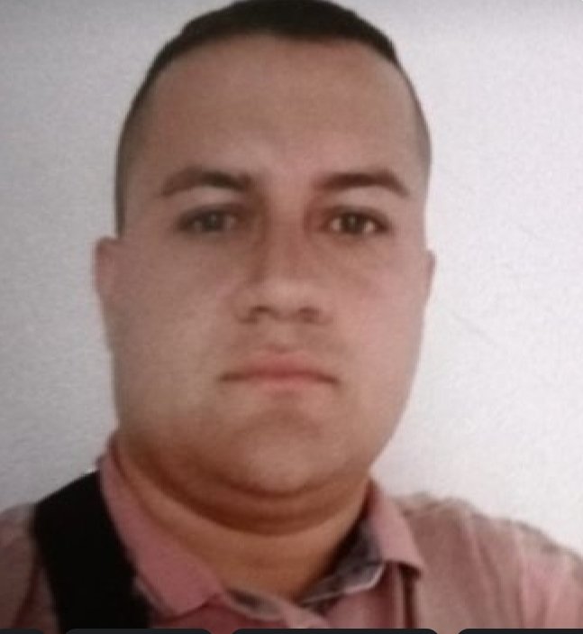 OrienteseTV's tweet photo. Último Minuto.... Noticia en Desarrollo....
Fue capturado alias "Camilo" y 7 de sus hombre con abundante material de guerra por parte del @GaulaMilitares de Oriente. Por este hombre se había aumentado hace una semana la recompensa a 60 millones de pesos. https://t.co/297ufjLLWy