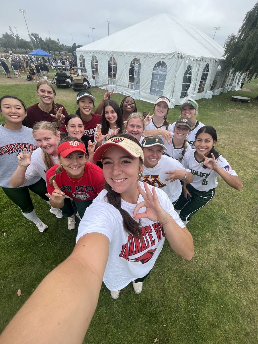 Final ride with my seniors in Cali🤍 So grateful for all these girls, can’t wait to see what they do at the next level!! @ProlificFPSoftb