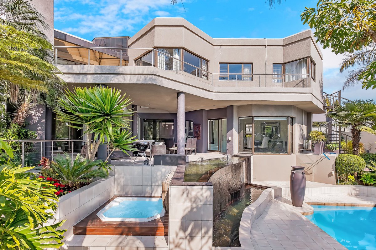 SisandaQ's tweet image. Where I was raised VS where I am raising my children 💓... Black Child,  FOCUS! #blackexcellence #fatalseduction #Mome #Formula1 #sundayvibes #newhome #Sizokthola #lovelife