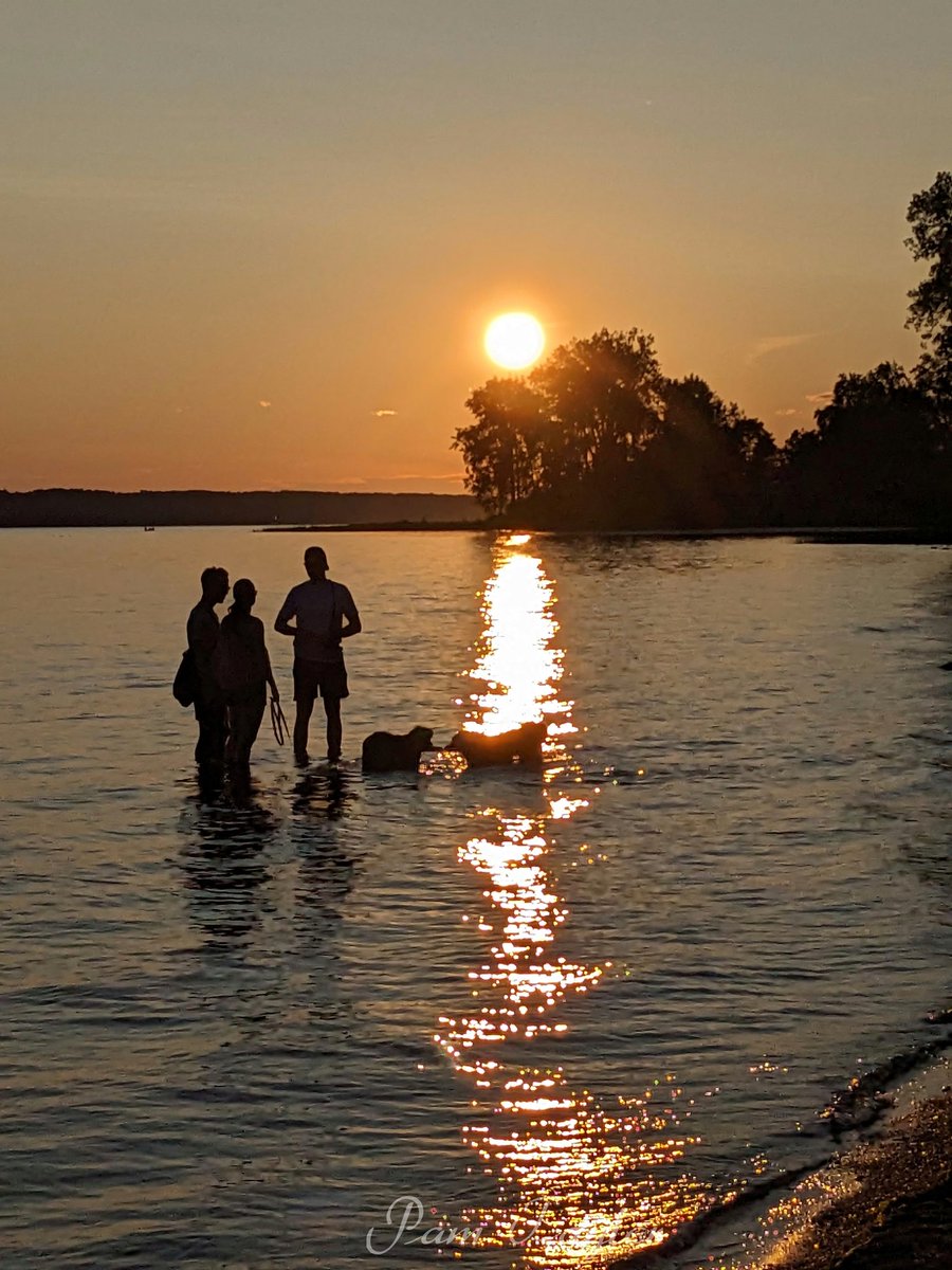 <a href="/VisualsbySauter/">Cameron 📸</a> Last week at the Ottawa River.